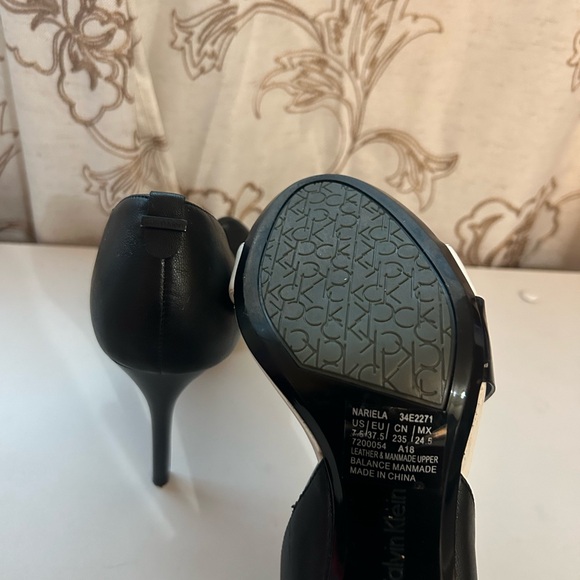 Calvin Klein black and white heels - Picture 4 of 4